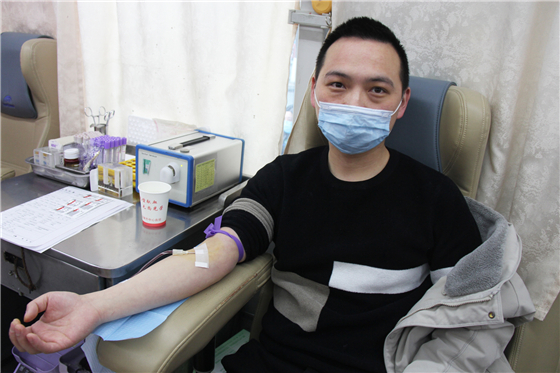 用熱血為冬日儲備一份溫暖 ——漢濱區(qū)委區(qū)政府組織開展冬季應(yīng)急獻血活動