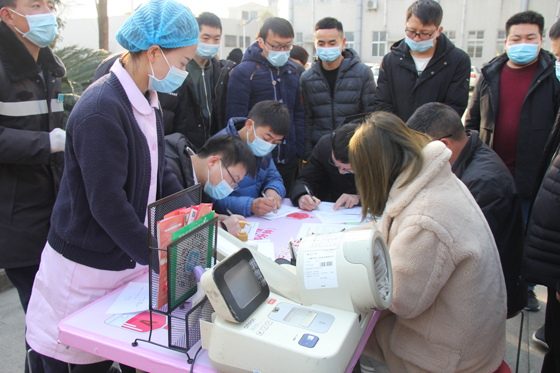 血液是生命的禮物——中國聯(lián)通安康市分公司、安康大數(shù)據(jù)運營有限公司聯(lián)合開展冬季應(yīng)急獻血活動