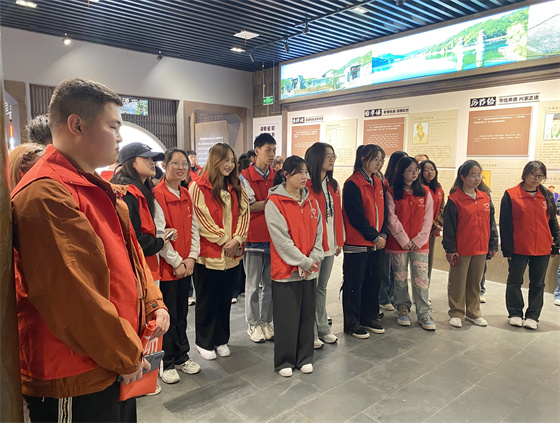 緬懷沈氏三賢 弘揚勤廉家風(fēng)|安康市中心血站聯(lián)合安康學(xué)院團委開展愛國主義教育活動