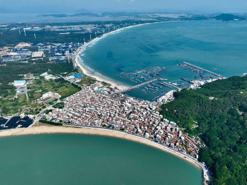 這是2024年10月16日拍攝的福建省漳州市東山縣澳角村（無人機(jī)照片）。新華社記者姜克紅攝